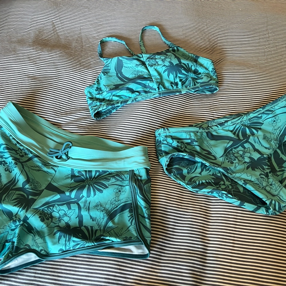Athleta Girl 3 piece Swimsuit, Bikini top and bottom are reversible. Size XL.